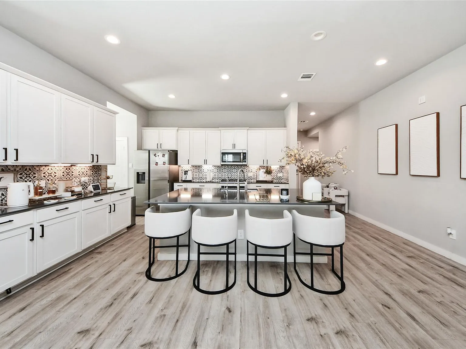 4 bed, 2.5 bath, 2258 sqft, $2,600 — Photo 4