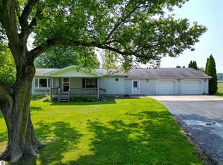 5702 S Shepherd Rd, Shepherd, MI 48883