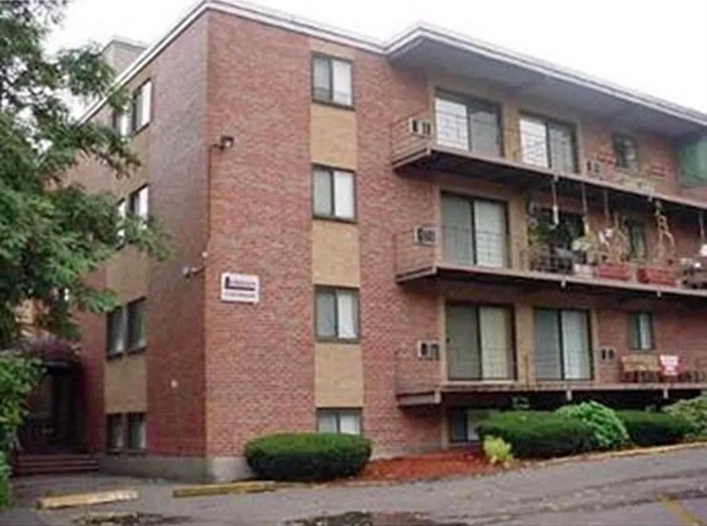 1 bed, 1.0 bath, 700 sqft, $2,200 — Photo 1