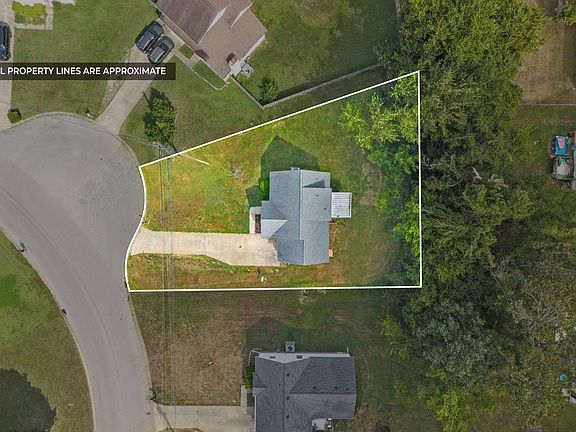 3rd image of 974 Roedeer Dr