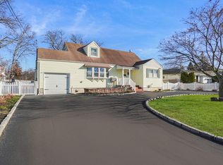 197 W 5th Street, Deer Park, NY 11729