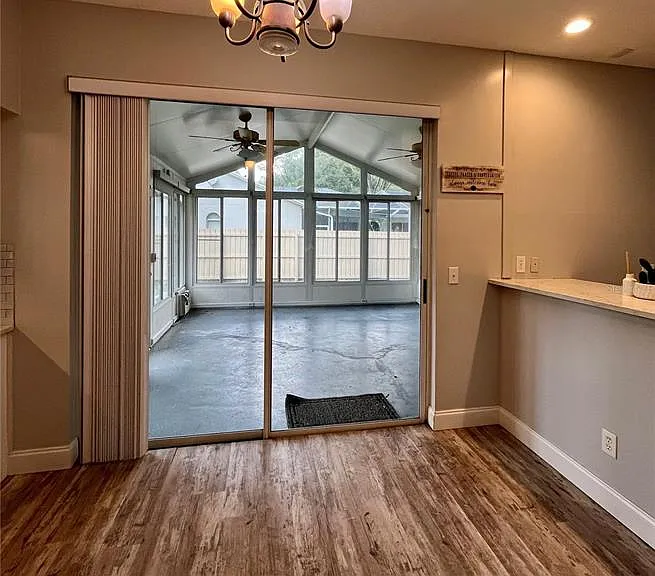 9318 Heritage Oak Ct — Photo 16
