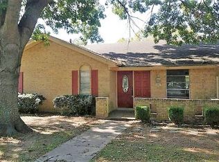 806 S Ridgeway Dr, Cleburne, TX 76033