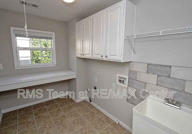 5057 Bethpage Dr — Photo 32