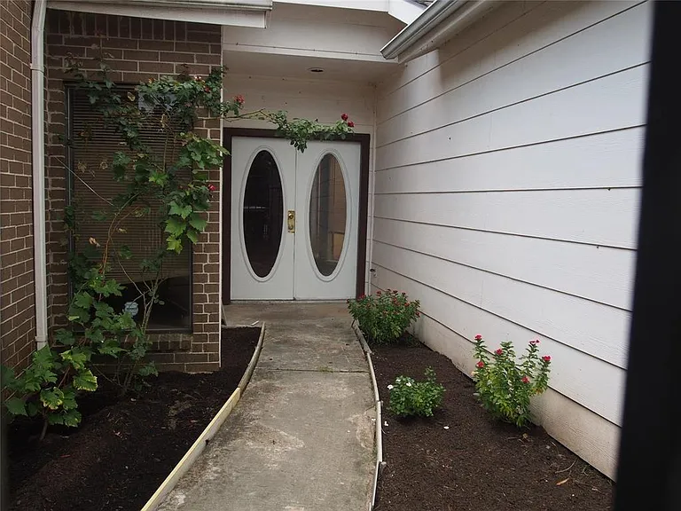526 Meadow Knoll Dr — Photo 2