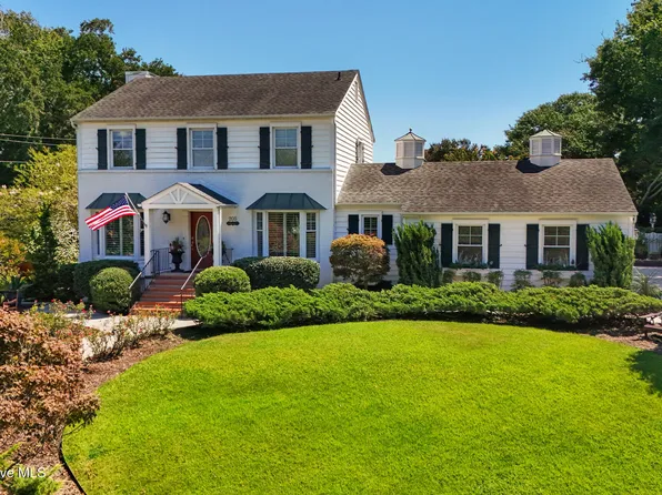 205 Roanoke Avenue, Morehead City, NC 28557