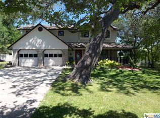 424 Twin Oak Rd, Seguin, TX 78155