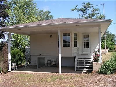 3rd image of 220 County Road 304