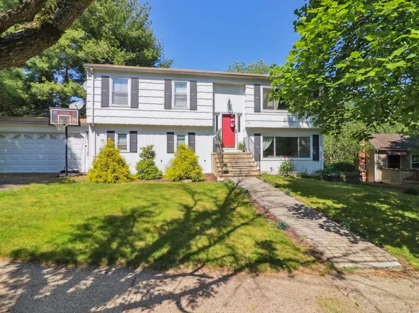 52 Gina Circle, Stratford, CT 06614