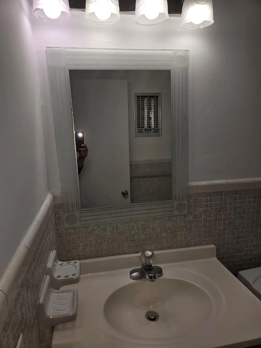Building Photo - 230 SW 11th Ave #17