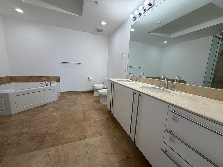 3030 NE 188th St #509 — Photo 17