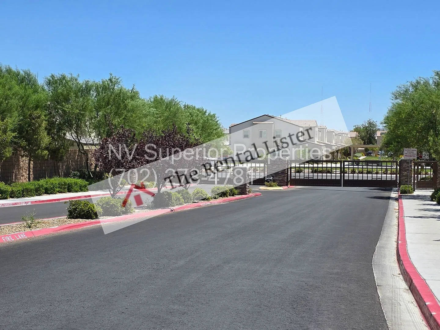 NW! 3 Bedroom Townhouse!! Gated!! Parks!! All Tile Floors Downstairs!! 2 Car Garage — Photo 2