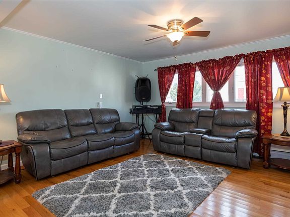 3rd image of 55 Nassau Ln