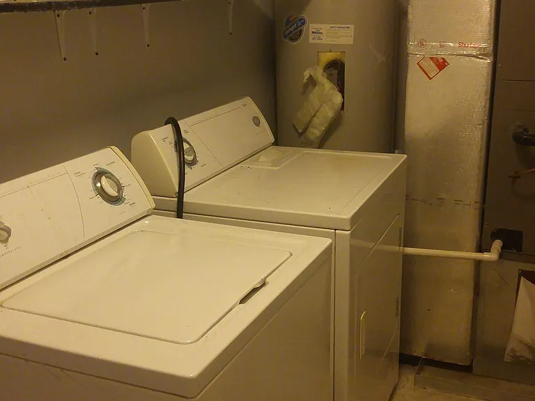 LAUNDRY ROOM GROUND FLOOR TOTAL ELECTRIC WITH CLOSET