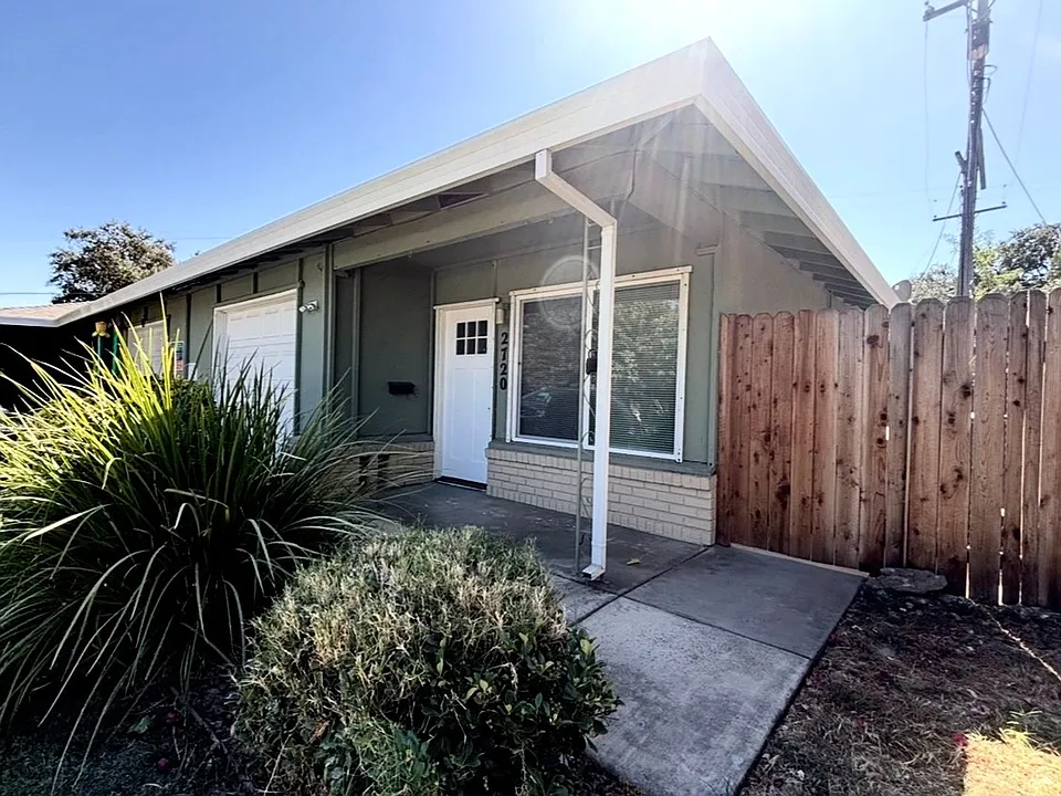 2720-2724 Bravado Dr