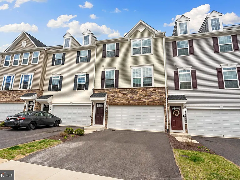 1505 Wilmer Park Ln — Photo 2