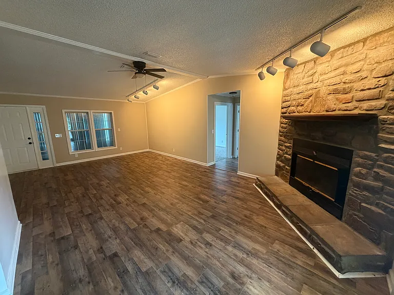 212 Bell Rd — Photo 3