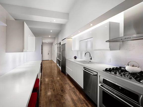 5th image of 15 Broad St APT 1514