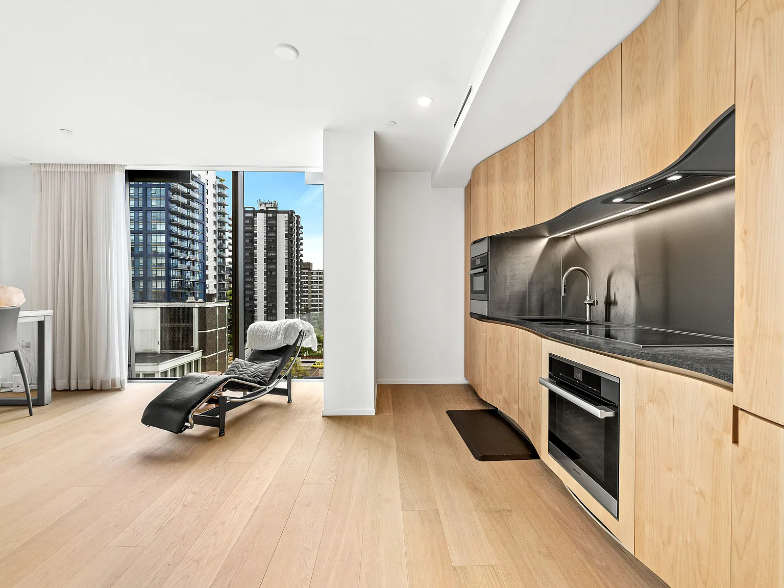 1 bed, 701 sqft, $3,600 — Photo 2