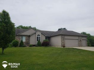 2456 Whisper Ridge Dr, Burton, MI 48509