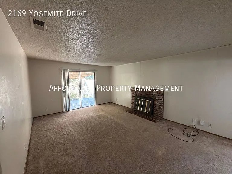 2169 Yosemite Dr — Photo 3