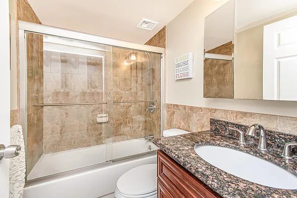 Rented by Re/Max In The City | media 4