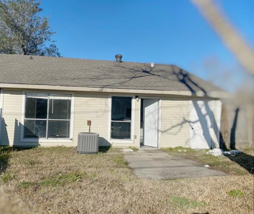 1st image of 513 Fife Ln