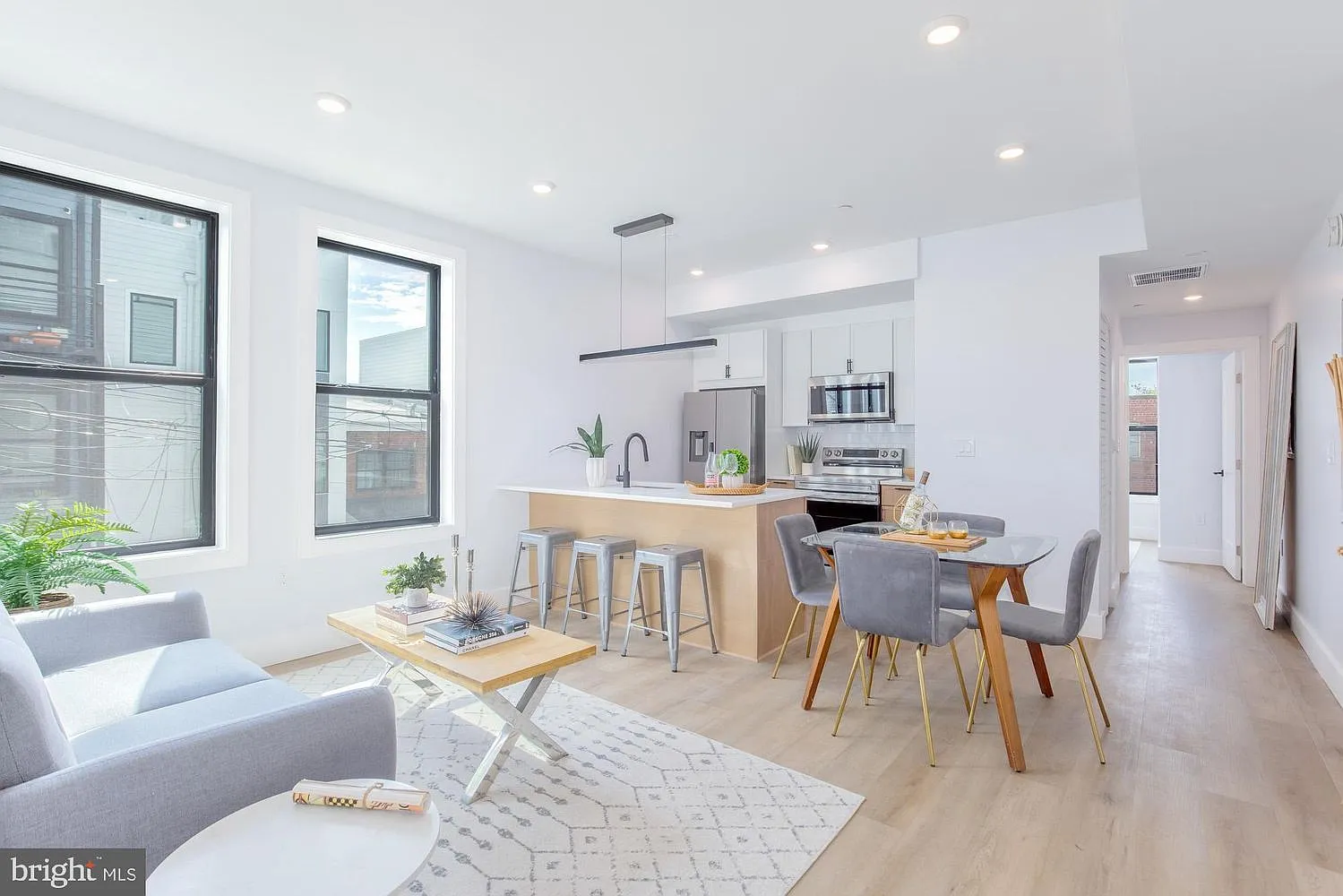 1 bed, 550 sqft, $2,100 — Photo 1