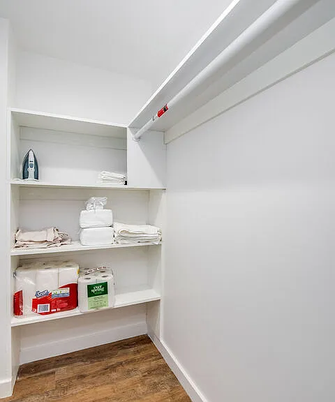 124 S Croft Ave #103 — Photo 22