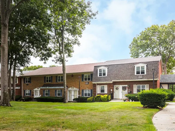 11 Glen Hollow Drive #D46, Holtsville, NY 11742