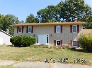 2320 N Kenwood Ct, Decatur, IL 62526
