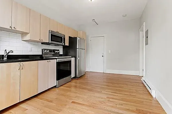 12-14 Lyndhurst St #1F — Photo 4