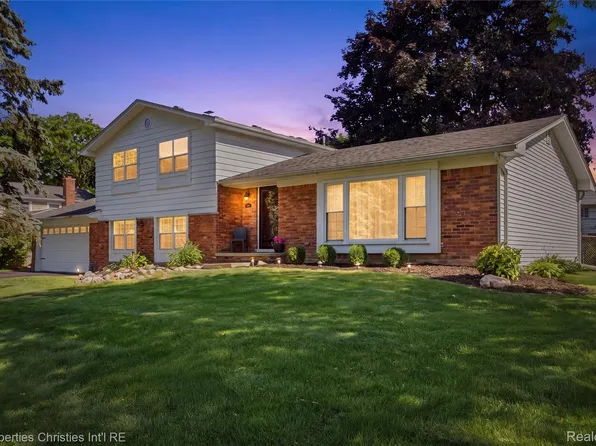 5569 Tadworth Pl, West Bloomfield, MI 48322