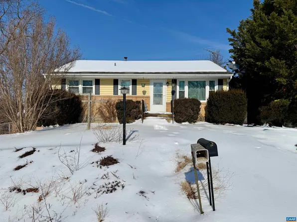 2405 Bare St, Staunton, VA 24401