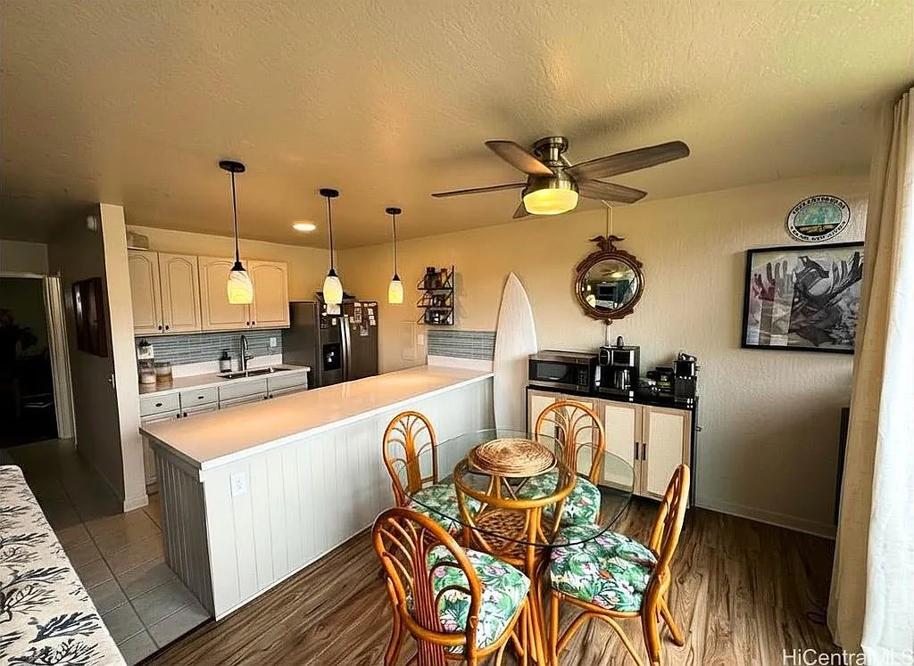 2 bed, 815 sqft, $2,200 — Photo 2