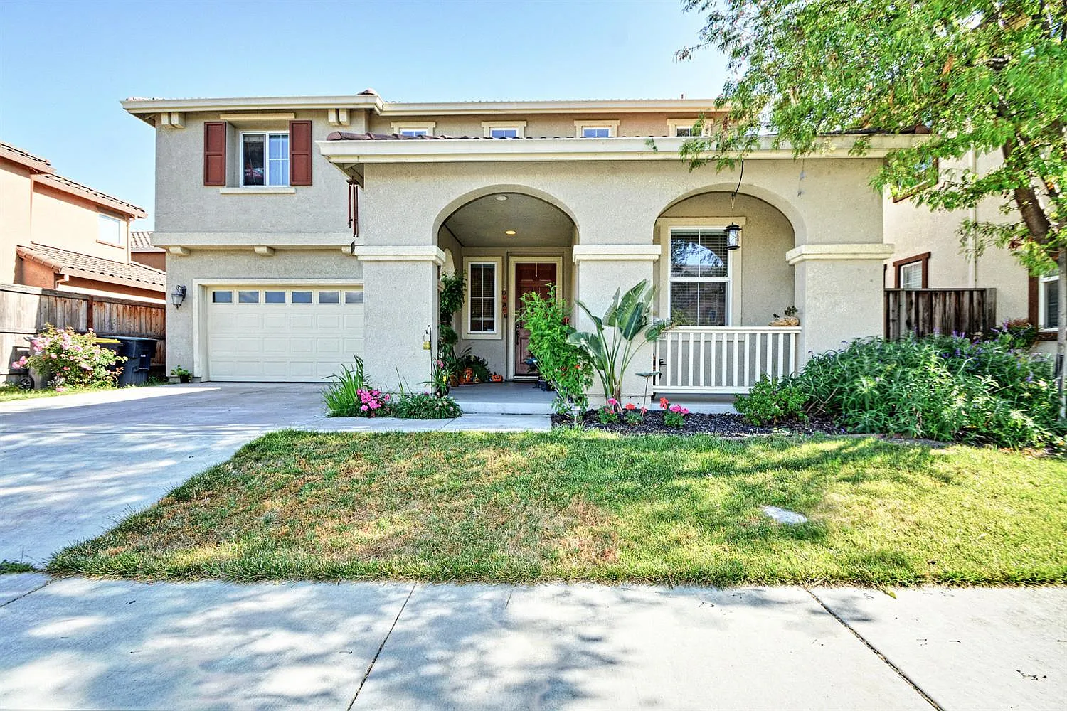 360 Americana Way photo 1