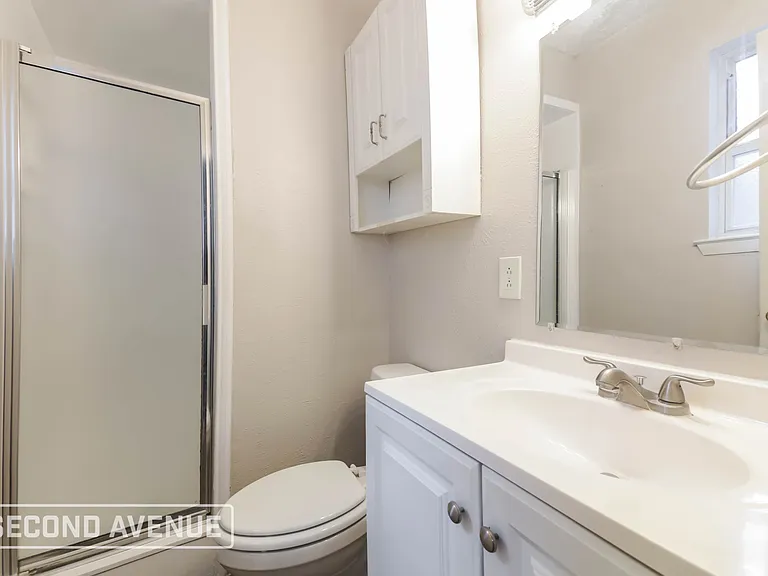 802 Memorial Dr — Photo 15