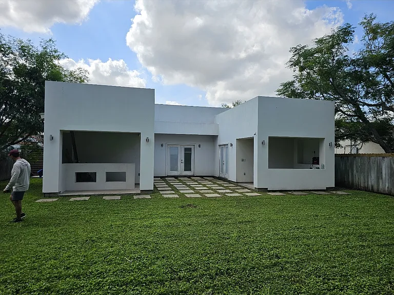 117 Willacy Ave — Photo 5