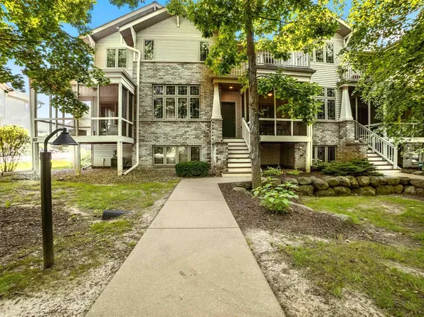 52 Wood Brook Way, Fitchburg, WI 53711