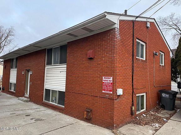 3rd image of 3424 Douglas Rd