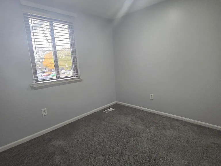 8410 Hickory Dr — Photo 15
