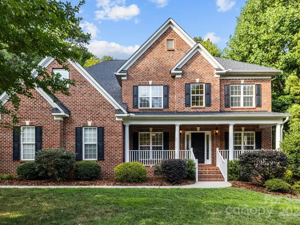 4498 Rustling Woods Dr, Denver, NC 28037