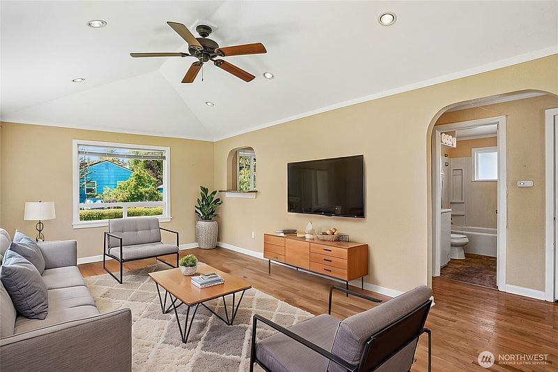 2nd image of 4521 N 18th Street