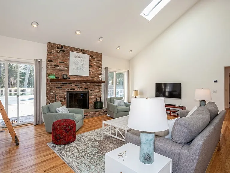 70 Jagger Ln — Photo 9