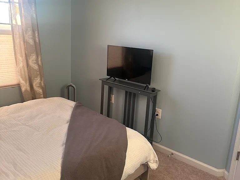 127 Presidents Pointe Ave — Photo 4