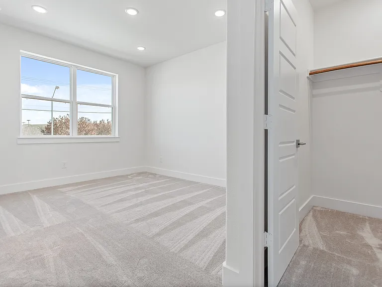 917 Protea St — Photo 40