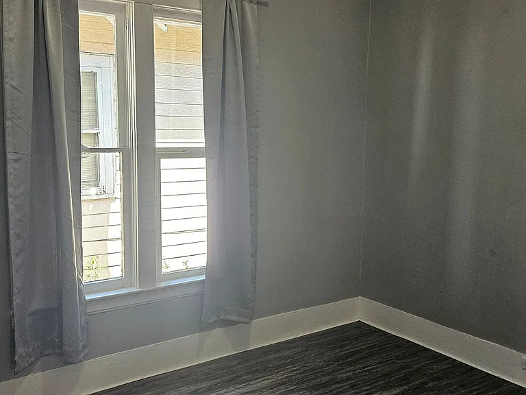 2521 N Hamilton St — Photo 13