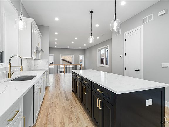 3rd image of 3409 S Lituanica Ave