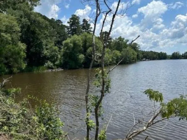 E Lake Devernia Rd, Longview, TX 75604