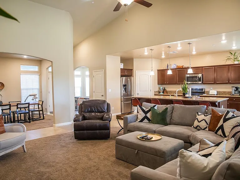 2327 W Queens Way — Photo 12